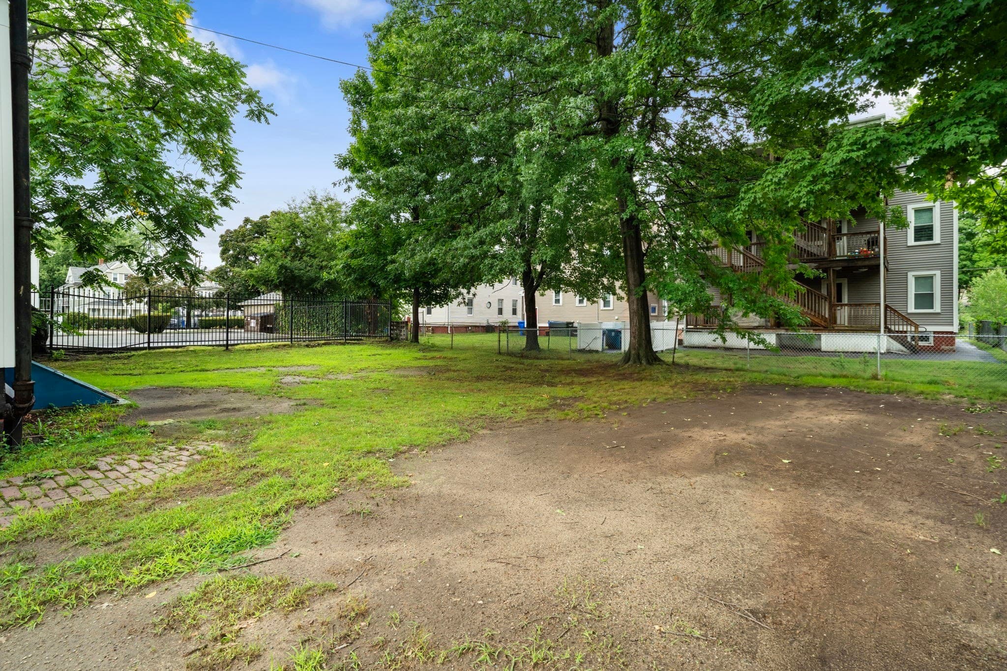 Single Family Residence at 19 Suffolk St, Springfield MA 01109, Springfield, photo 25 of 27
