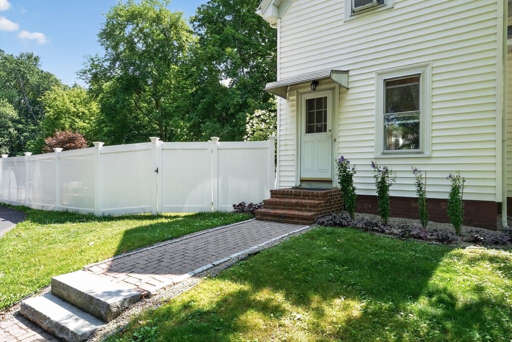 207 N Central St, East Bridgewater MA 02333 photo 4