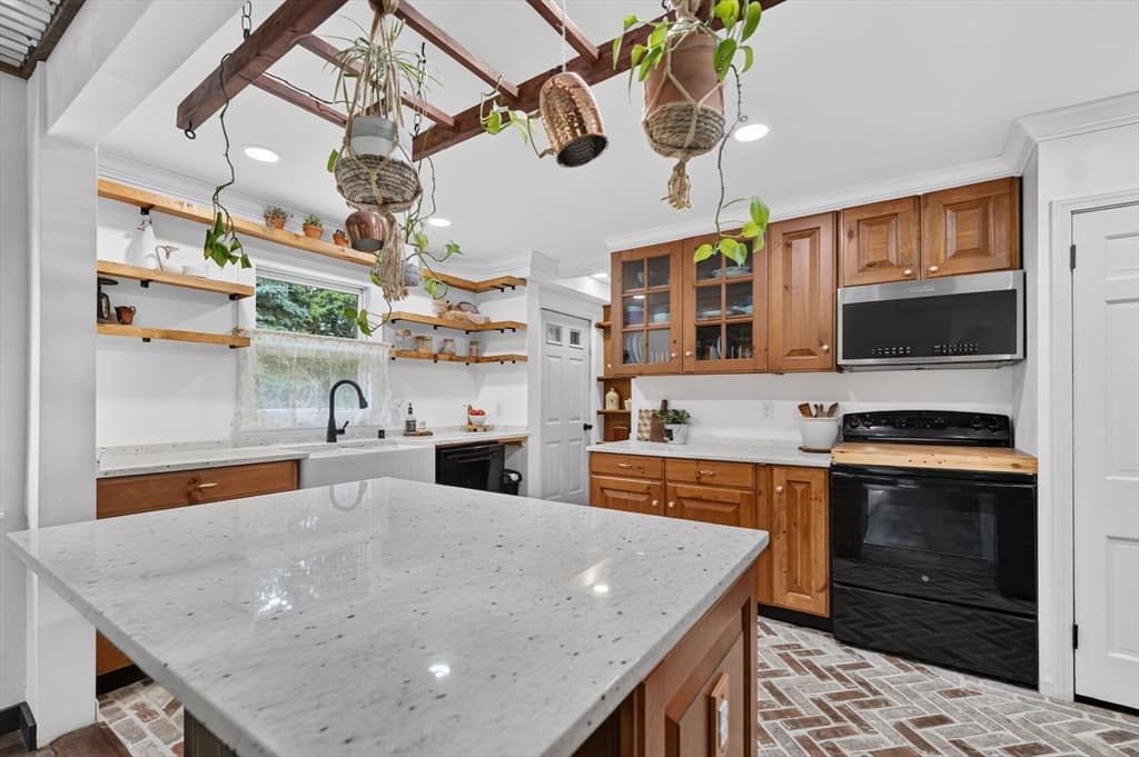 63 S Grove St, Foxboro MA 02035 photo 3
