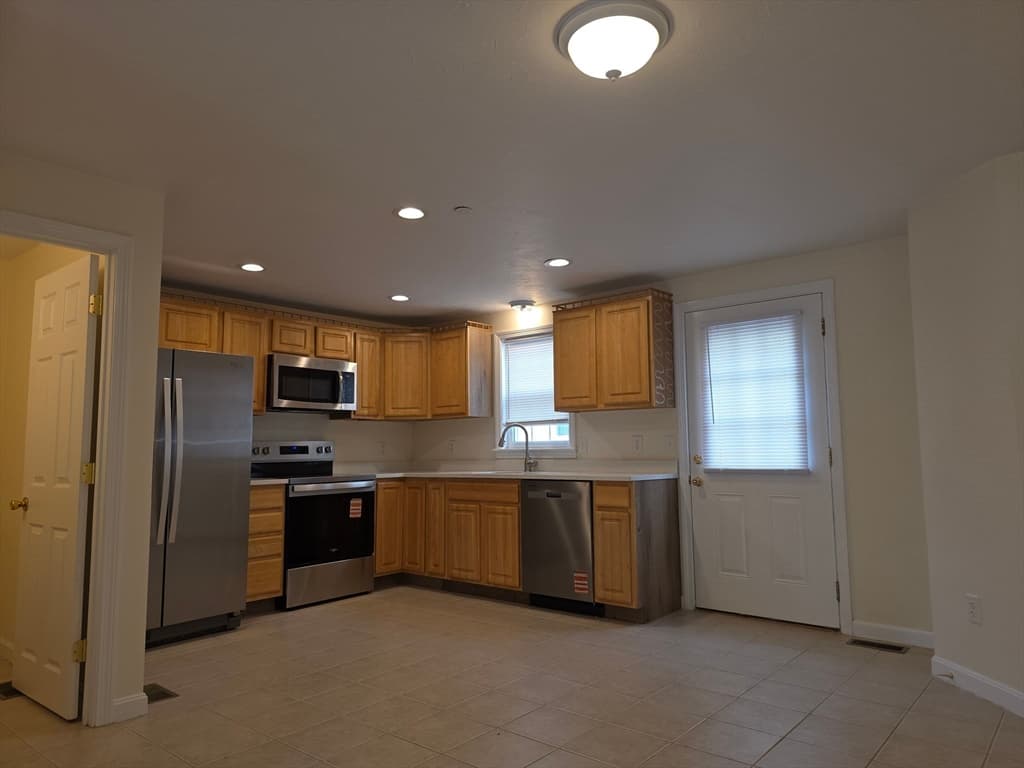 958 Warren Ave # 9, Brockton MA 02301 photo 8
