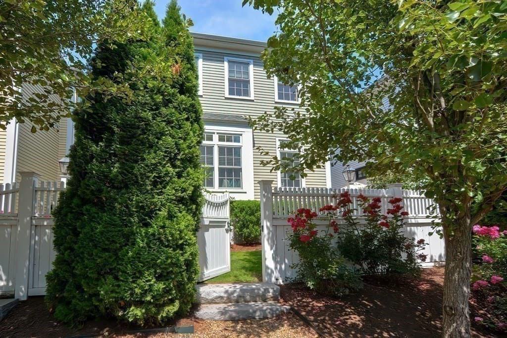 Condominium at 32 Maple Lane # 32, Medfield MA 02052, Medfield, photo 37 of 41
