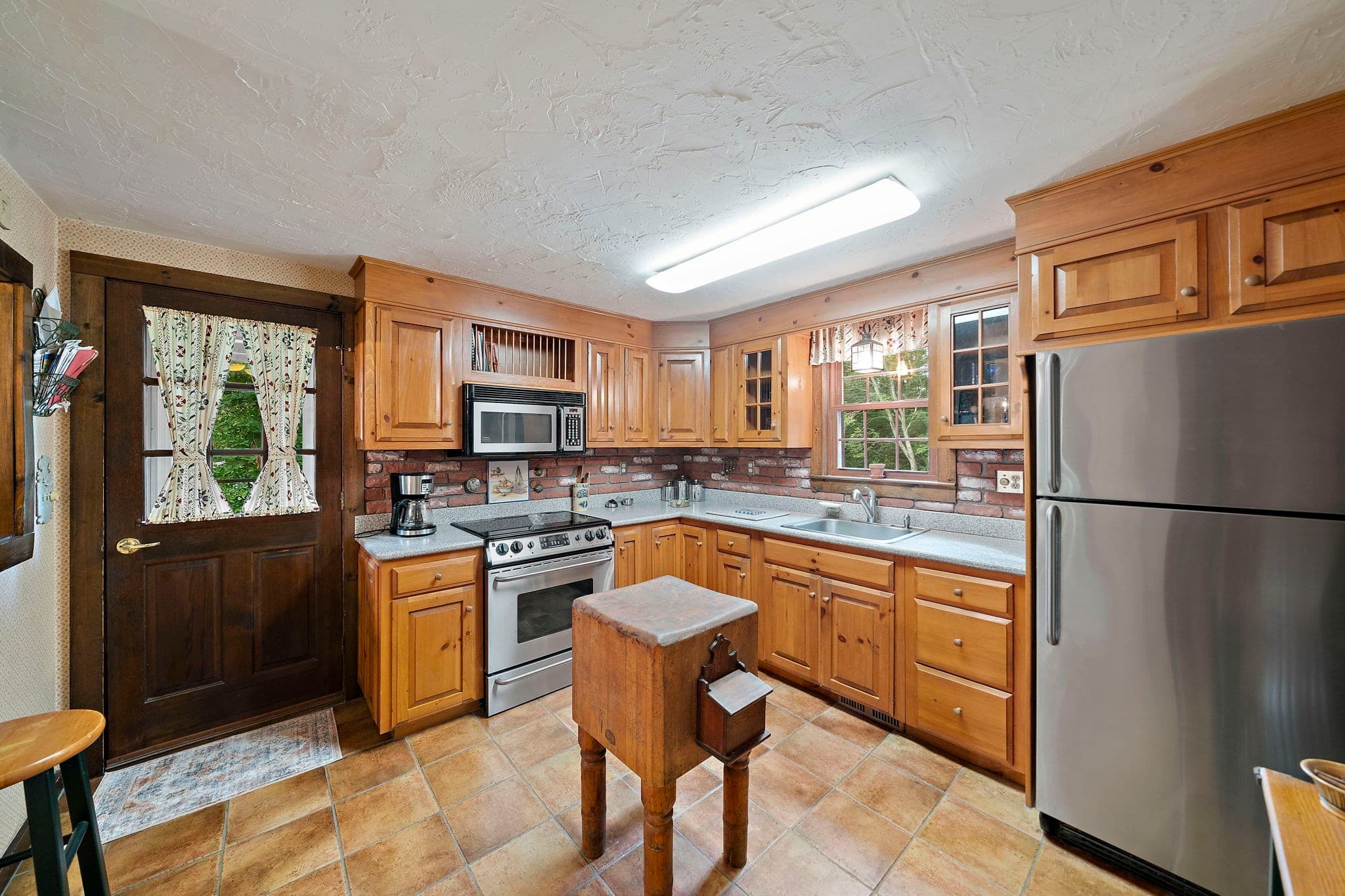 Single Family Residence at 81 Furnace St, Marshfield MA 02050, Marshfield, photo 5 of 36