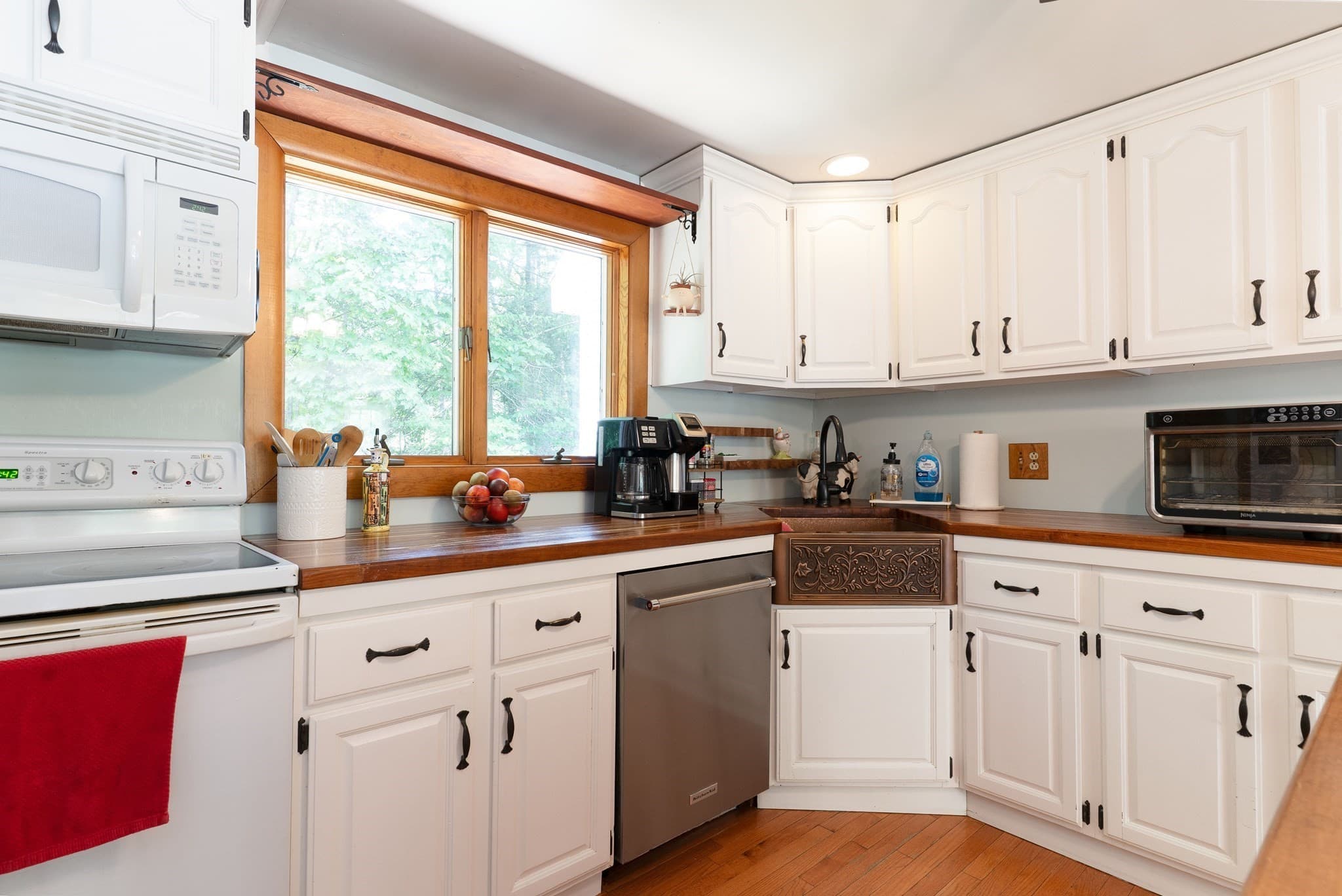 Single Family Residence at 31 Little Alum Rd, Brimfield MA 01010, Brimfield, photo 9 of 42