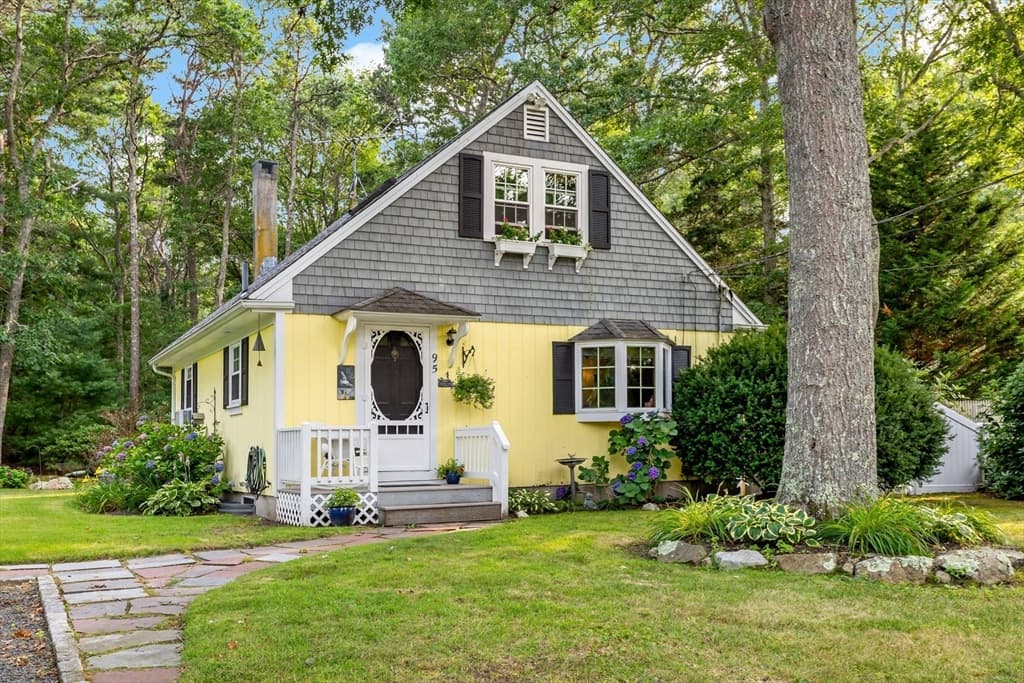 95 Winslow Rd, Falmouth MA 02556