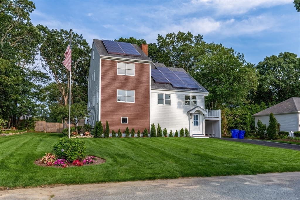 43 Seabreeze Dr, Bourne MA 02532