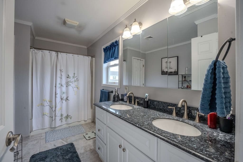 360 Perron Ave, Somerset MA 02726 photo 13