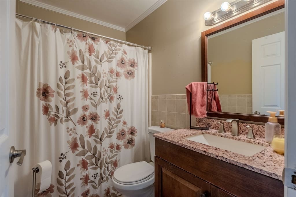 360 Perron Ave, Somerset MA 02726 photo 16