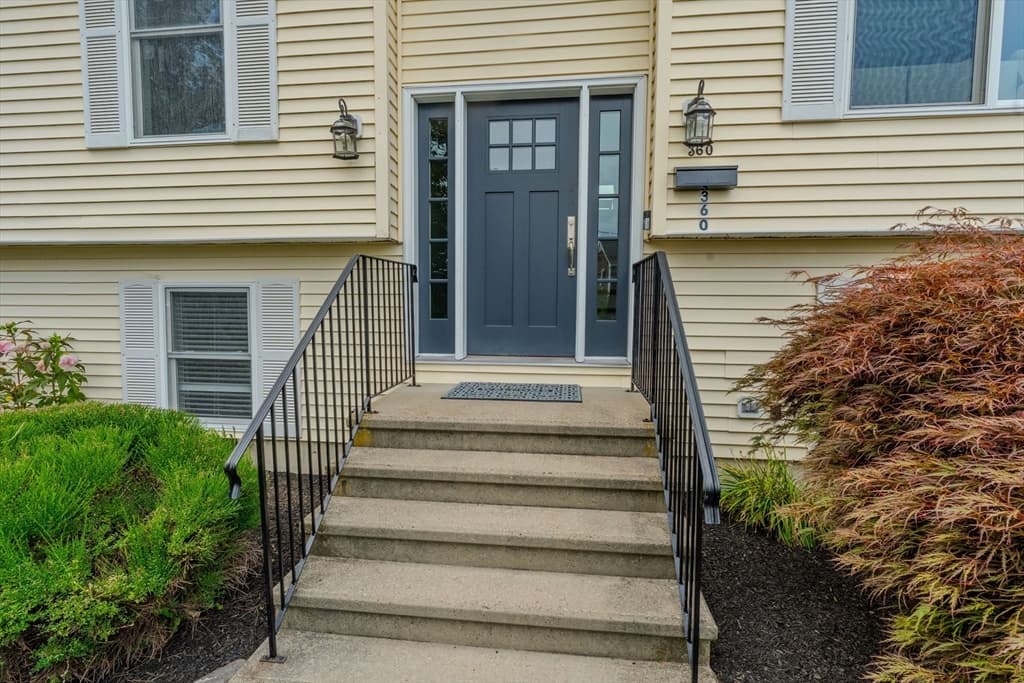 360 Perron Ave, Somerset MA 02726 photo 3