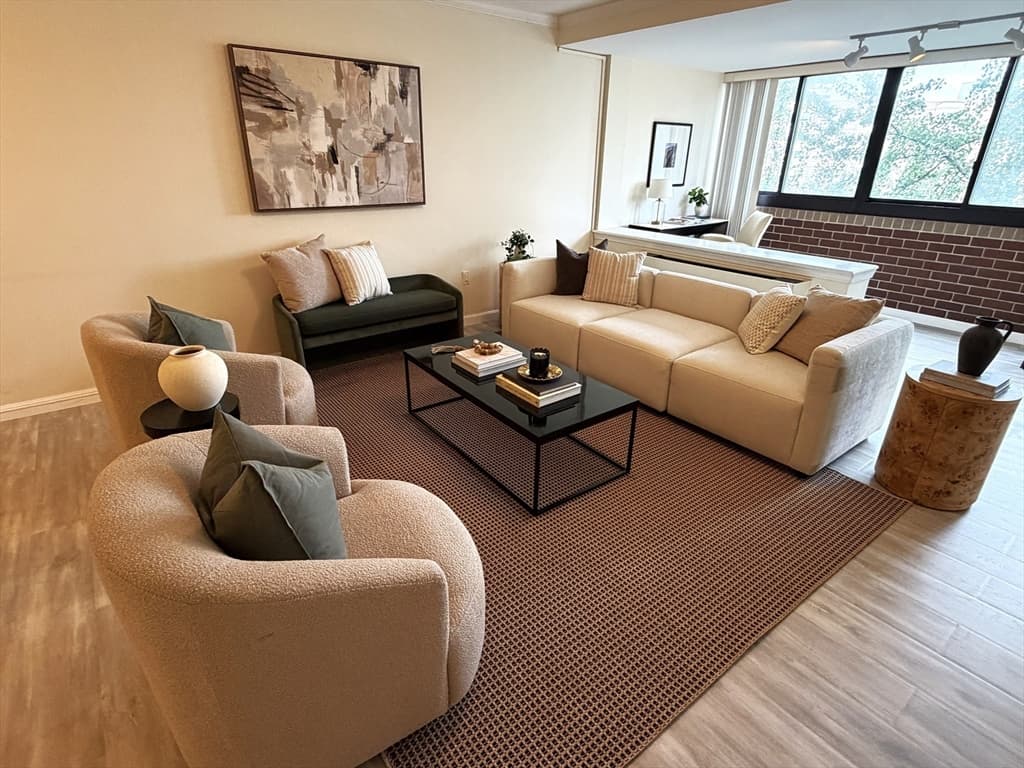9 Hawthorne Pl # 7H, Boston MA 02114
