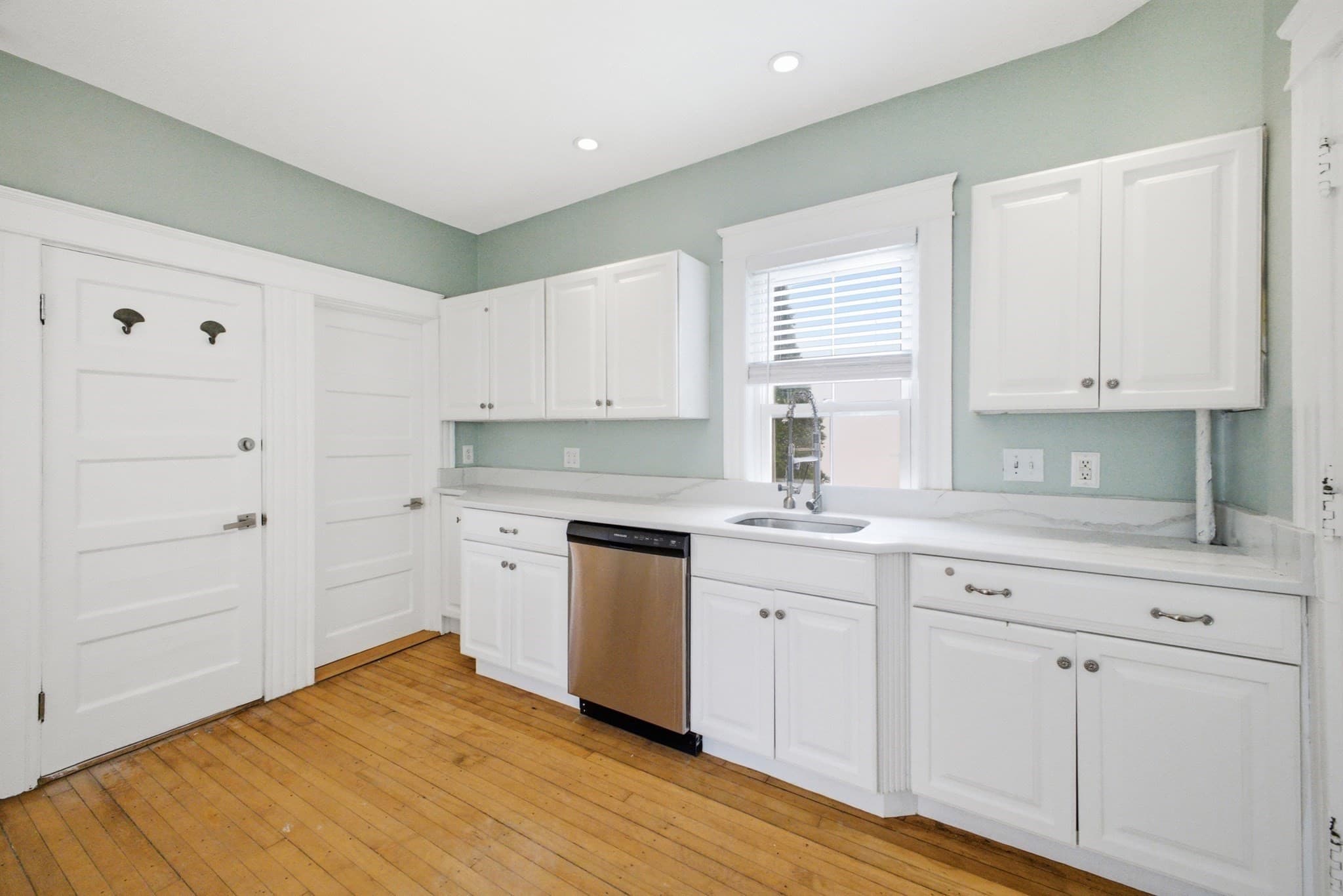 Multi Family at 15 Groveridge Path, Shrewsbury MA 01545, photo 3 of 40
