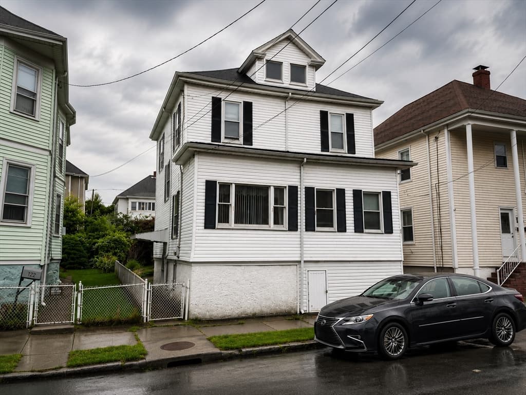 124 Clara St, New Bedford MA 02744