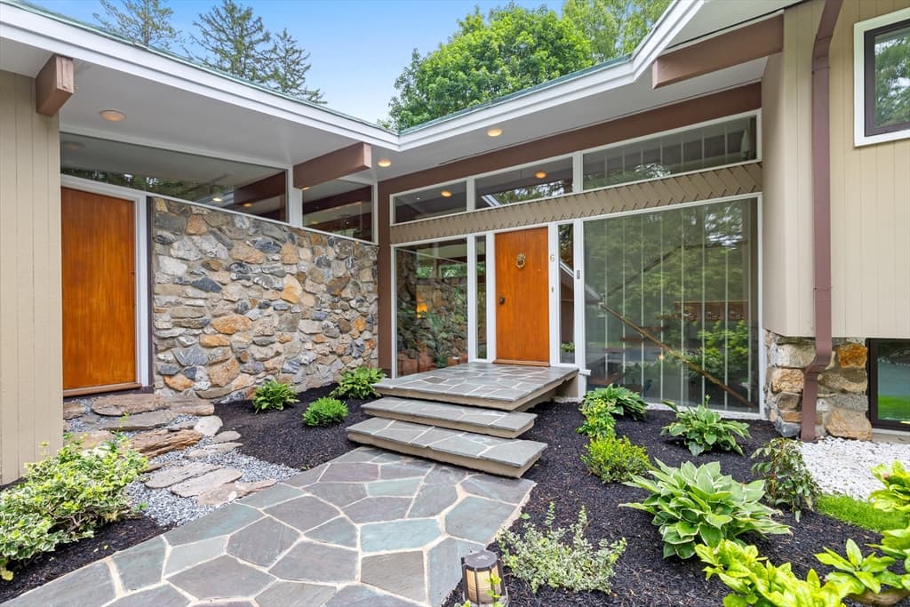 6 Porter Rd, Andover MA 01810