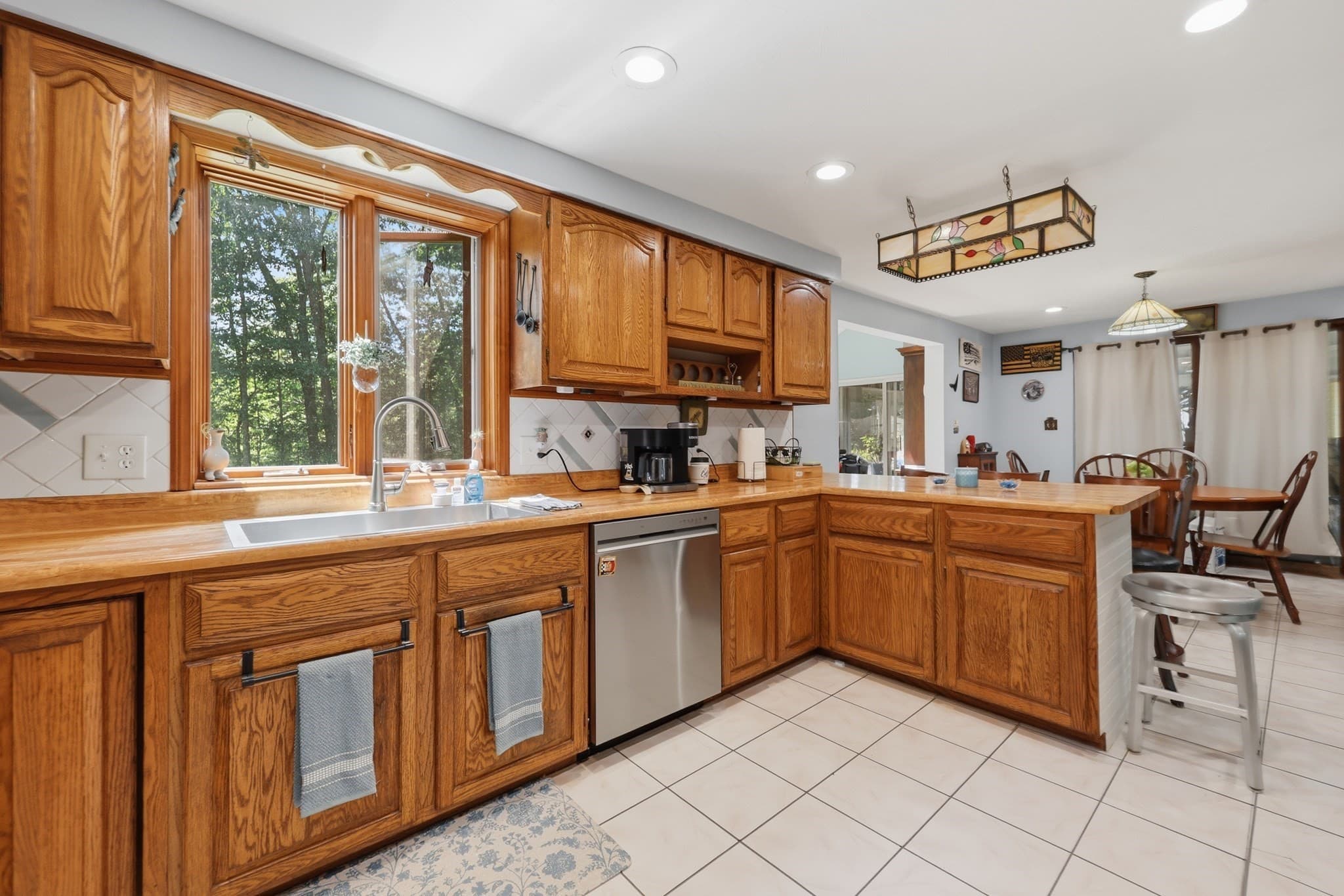 Single Family Residence at 10 Evergreen Drive, Hampstead NH 03841, Hampstead, photo 11 of 37