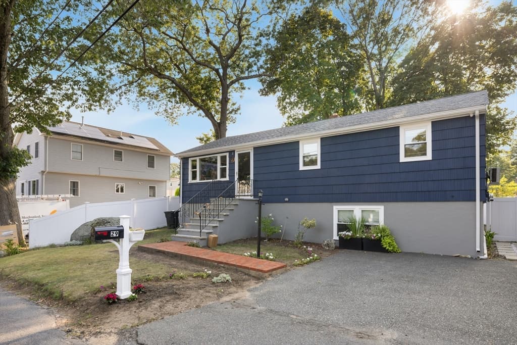 29 Clinton Ave, Saugus MA 01906 photo 3