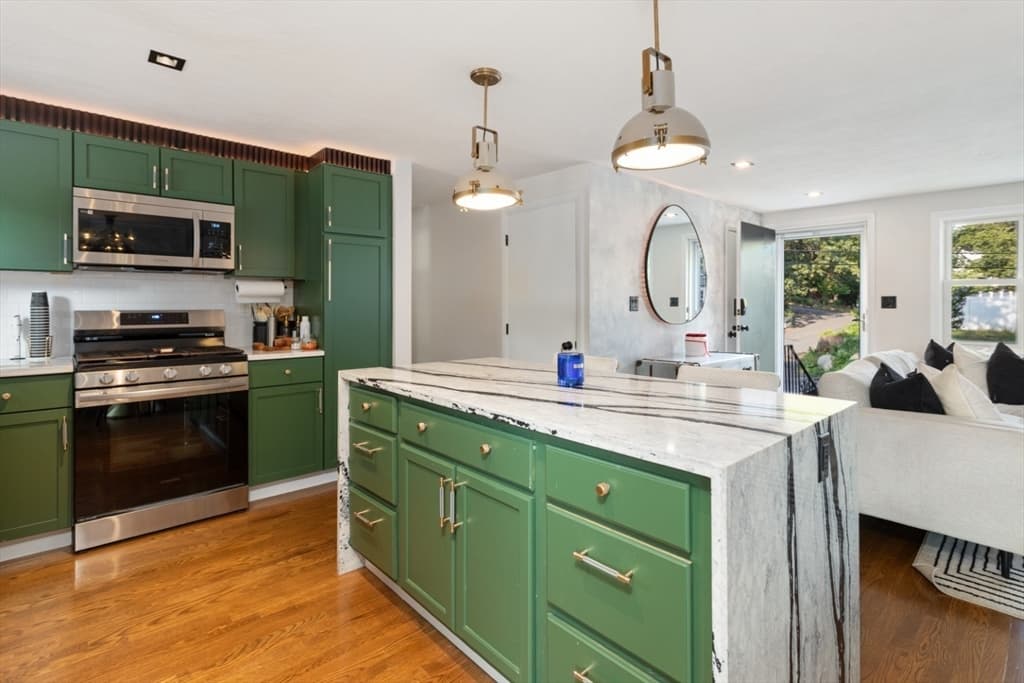 29 Clinton Ave, Saugus MA 01906 photo 11