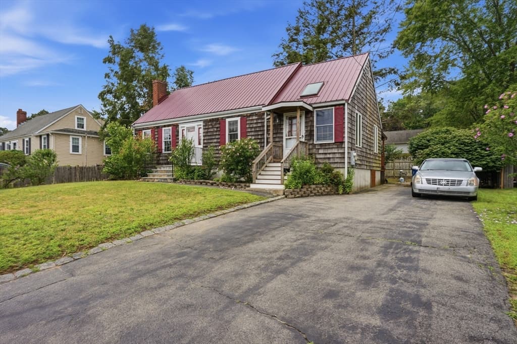 6 Devine Rd, Randolph MA 02368 photo 2