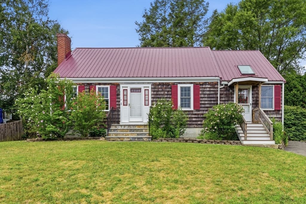 6 Devine Rd, Randolph MA 02368