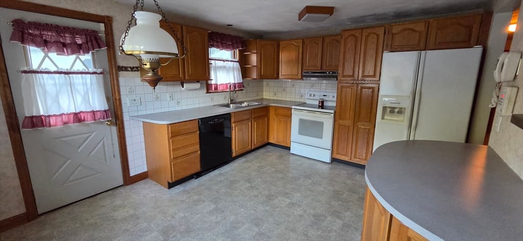 40 Border Rd, Holbrook MA 02343 photo 4