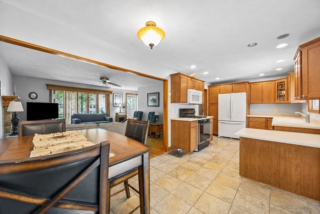 55 Evans St, Somerset MA 02726 photo 9