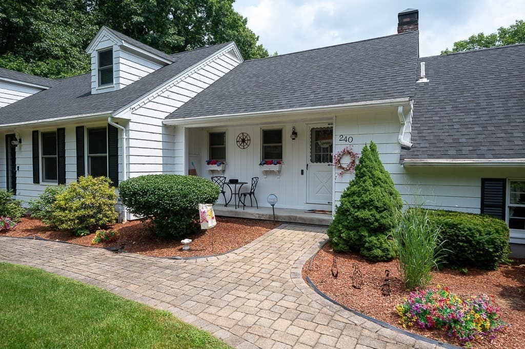 240 Meadow Wood Dr, Holden MA 01520 photo 2