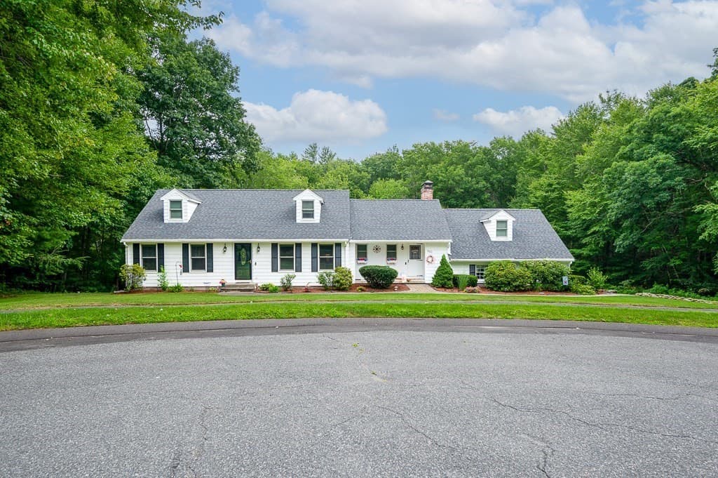 240 Meadow Wood Dr, Holden MA 01520