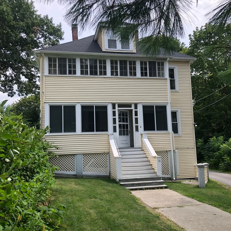 16 California Court, Clinton MA 01510