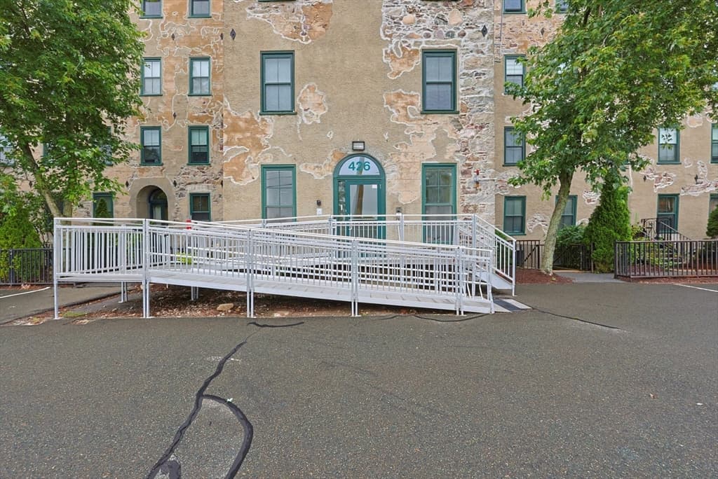 Condominium at 426 Mount Hope St # 308, North Attleboro MA 02760, North Attleboro, photo 2 of 28
