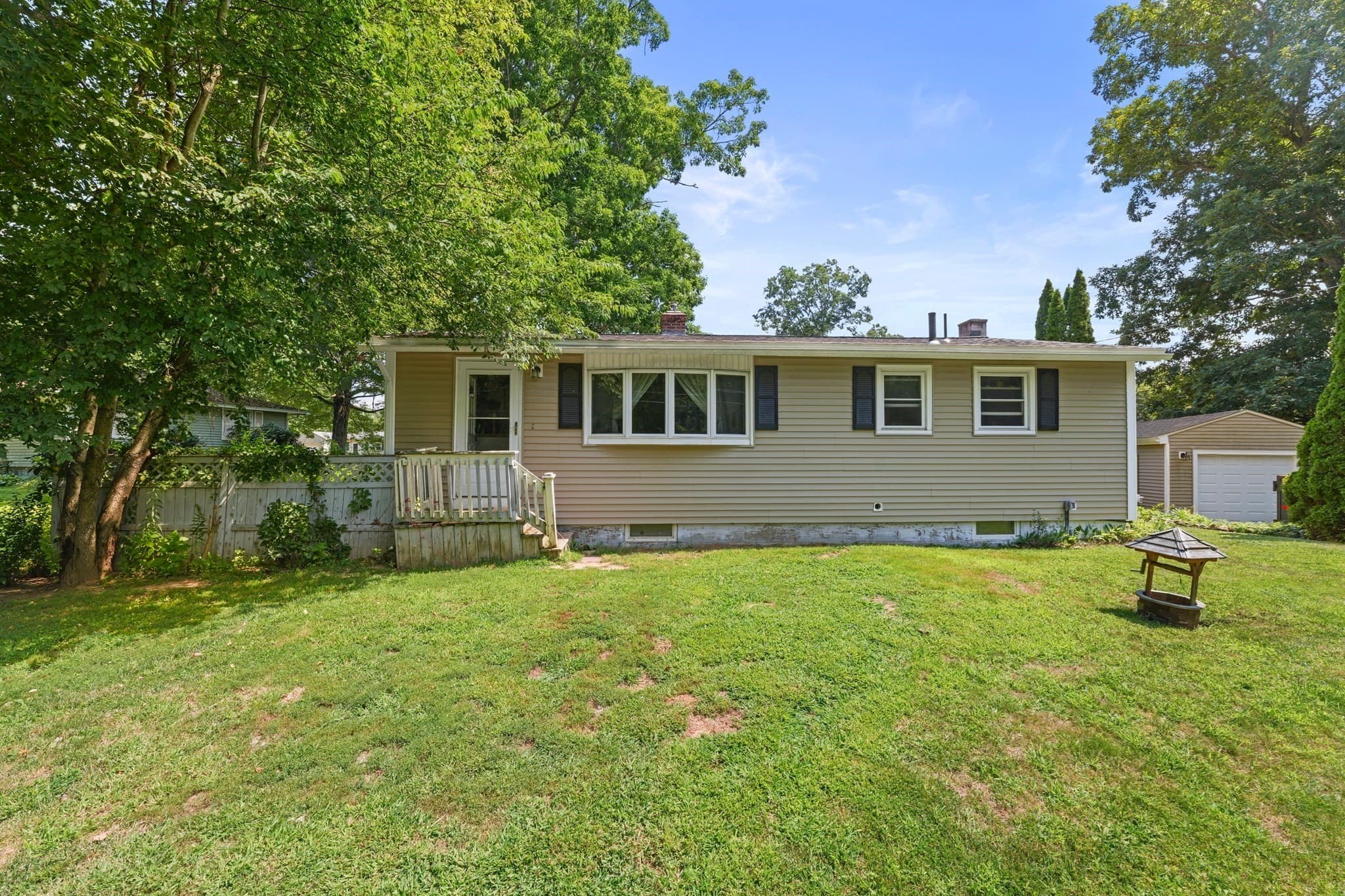 122 Paula Cir, East Brookfield MA 01515