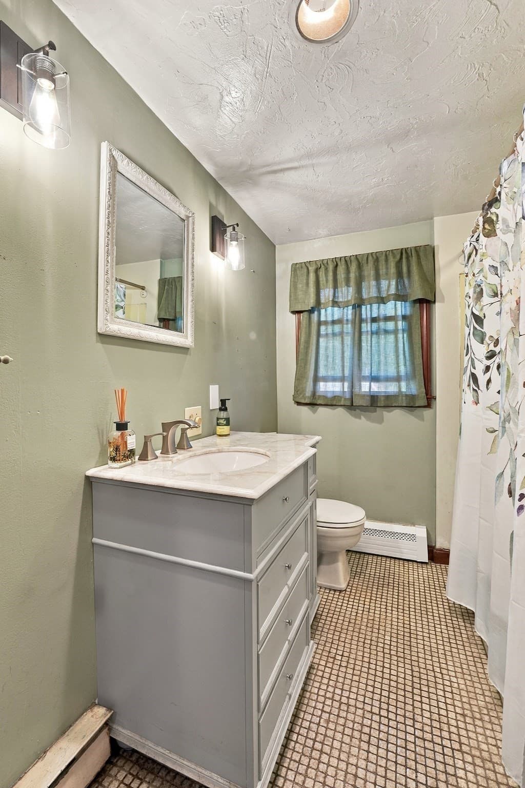 Single Family Residence at 122 Paula Cir, East Brookfield MA 01515, East Brookfield, photo 18 of 38