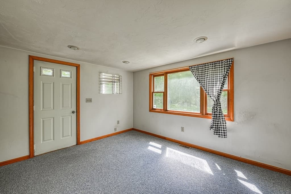 502 South St, Holbrook MA 02343 photo 12