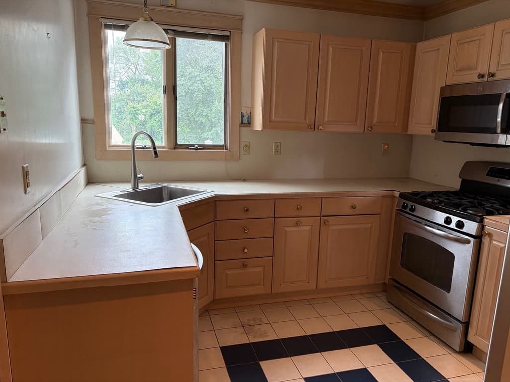 312 Plantation St, Worcester MA 01604 photo 12