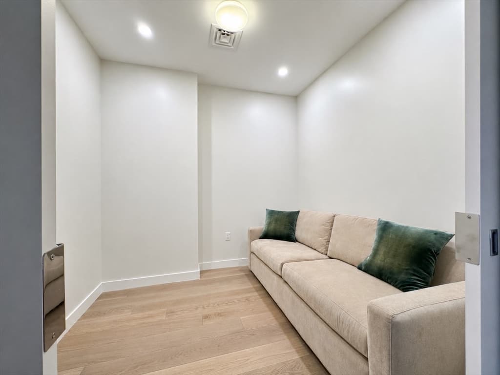 188 Brookline Ave # 26H, Boston MA 02215 photo 12