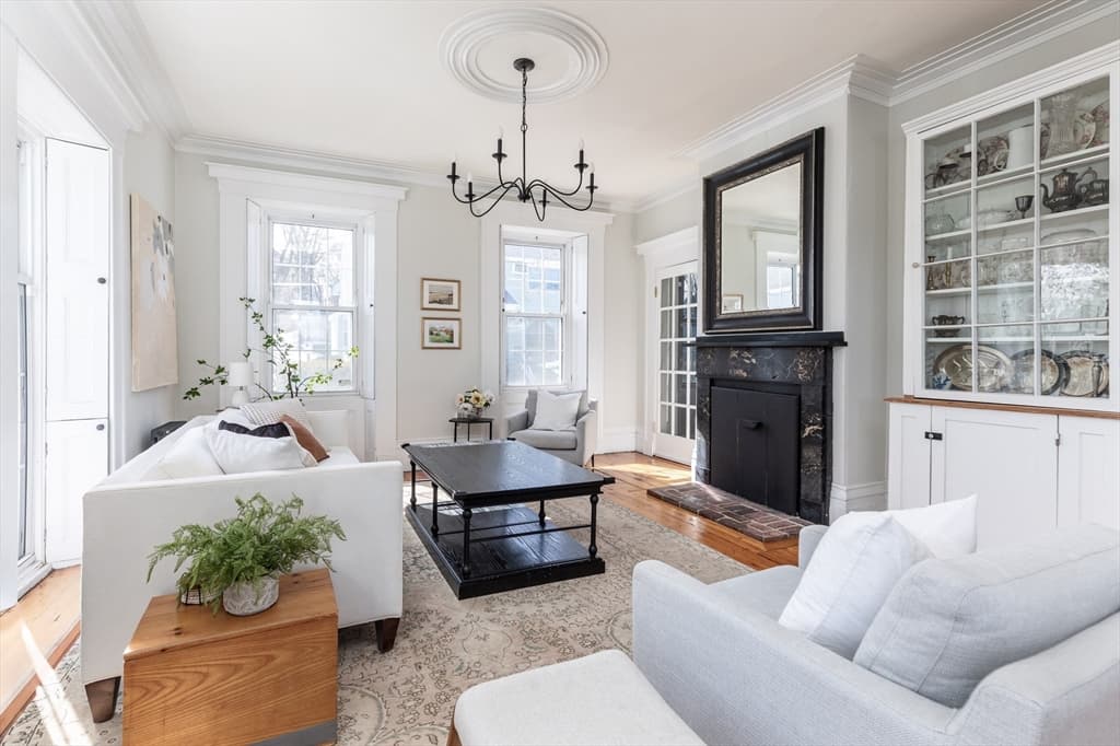 27 Saint James St, Boston MA 02119 photo 2