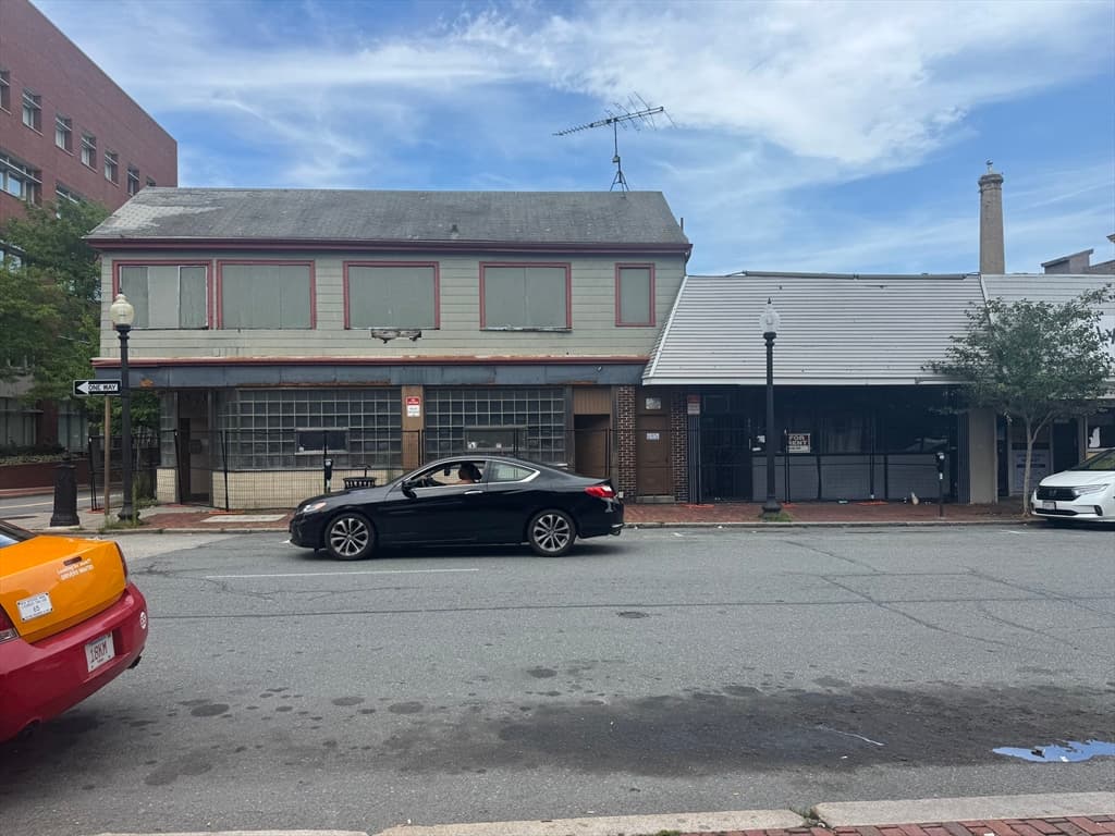 672-674 Pleasant St, New Bedford MA 02740 photo 2