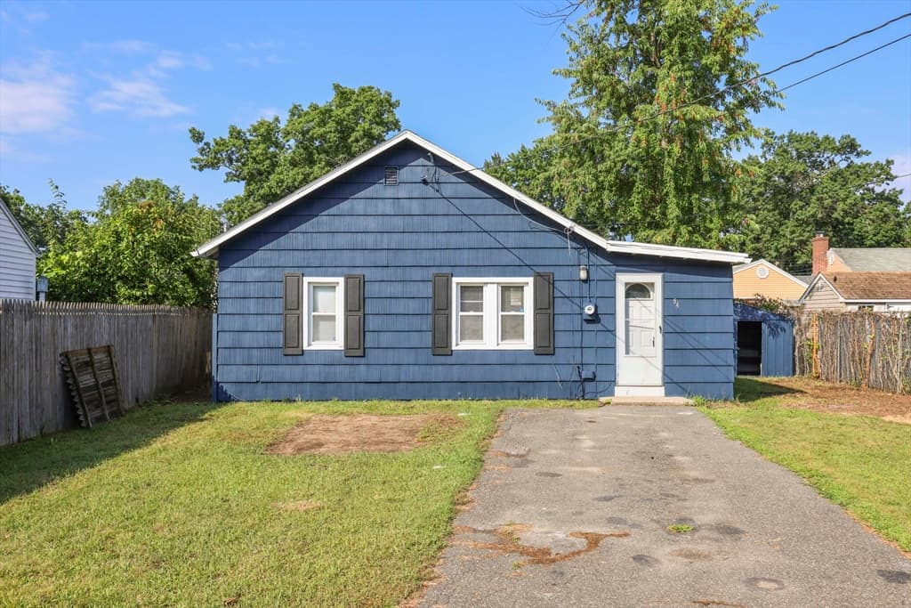 94 Upland St, Springfield MA 01104