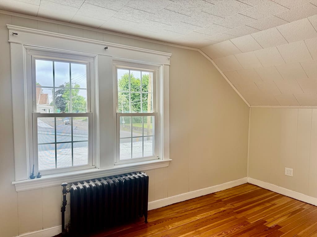 556 Brayton Ave, Somerset MA 02726 photo 3