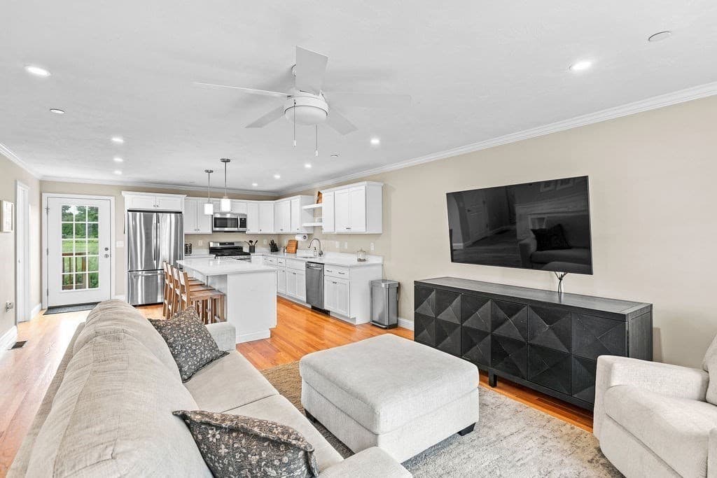 Condominium at 1005 Auburn St # C2, Whitman MA 02382, Whitman, photo 7 of 42