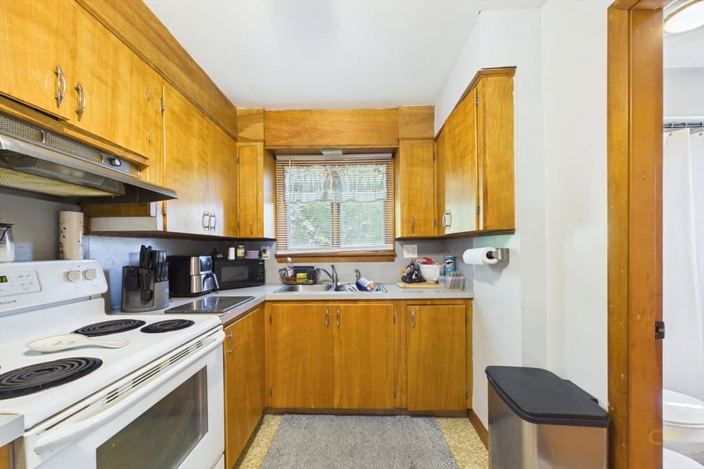 844 Hood St, Fall River MA 02720 photo 9