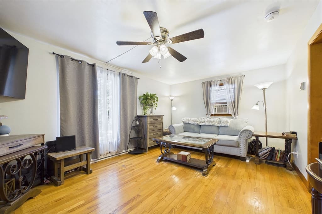 844 Hood St, Fall River MA 02720 photo 4