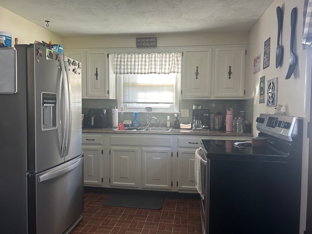 387 Mendon Rd, Attleboro MA 02703 photo 3