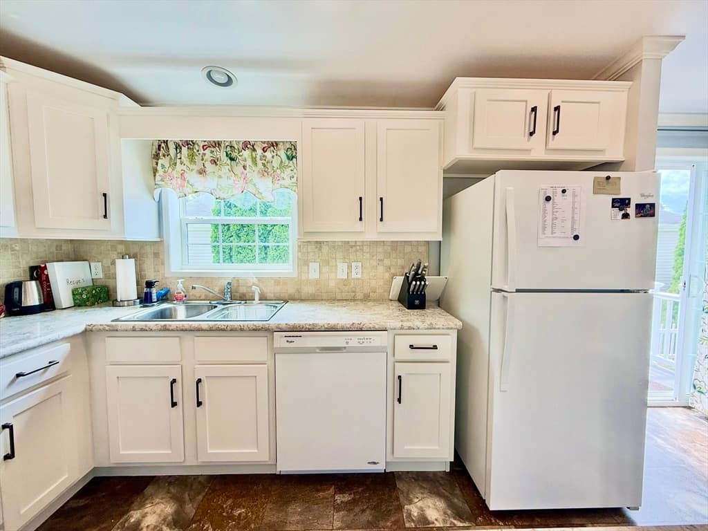 34 Sunrise Lane, Chicopee MA 01020 photo 9