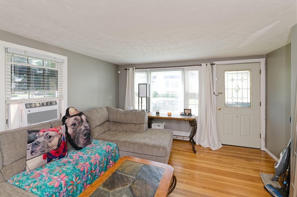 799 Franklin St, Worcester MA 01604 photo 2