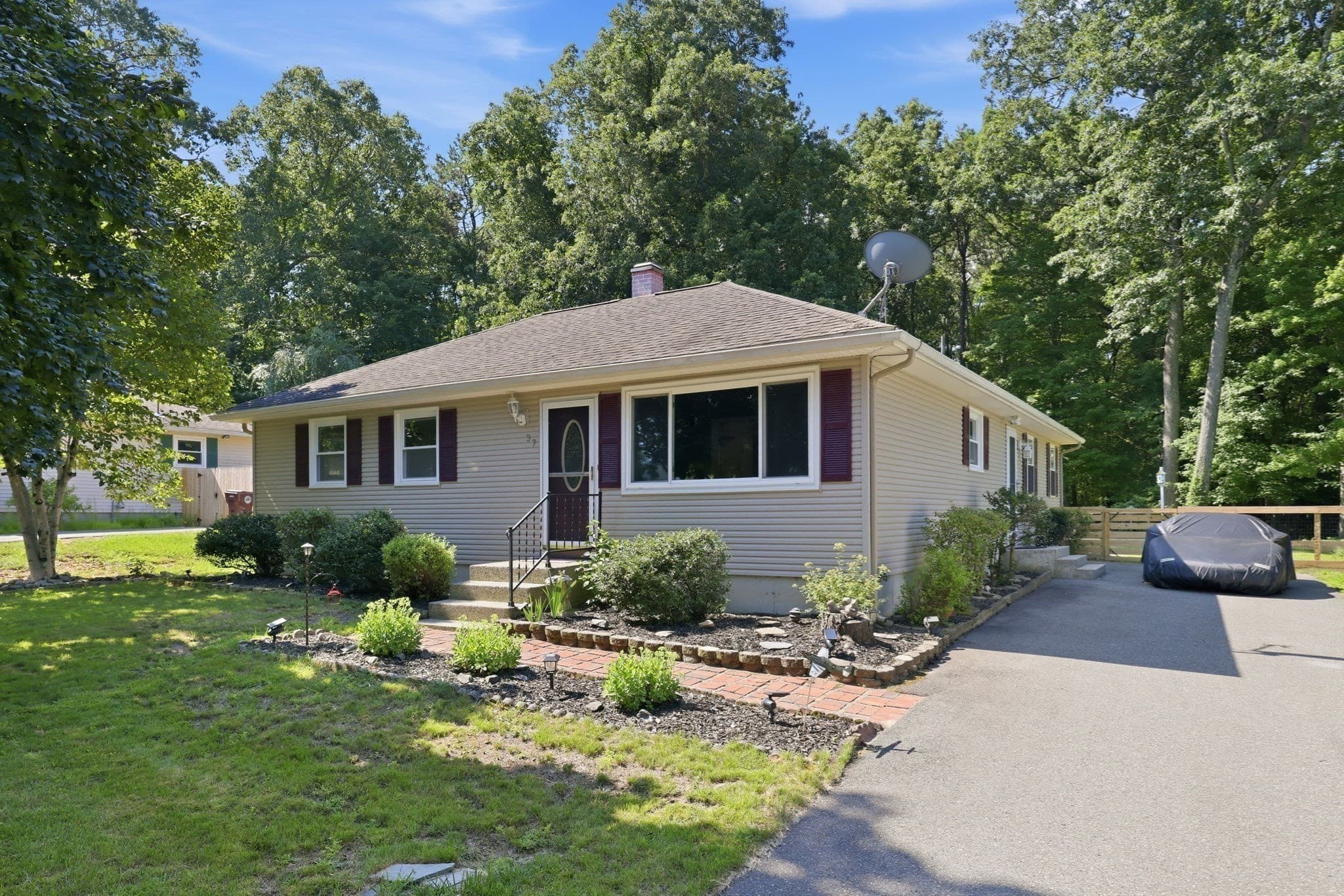 Single Family Residence at 37 Squirrel Rd, Springfield MA 01108, Springfield, photo 2 of 42
