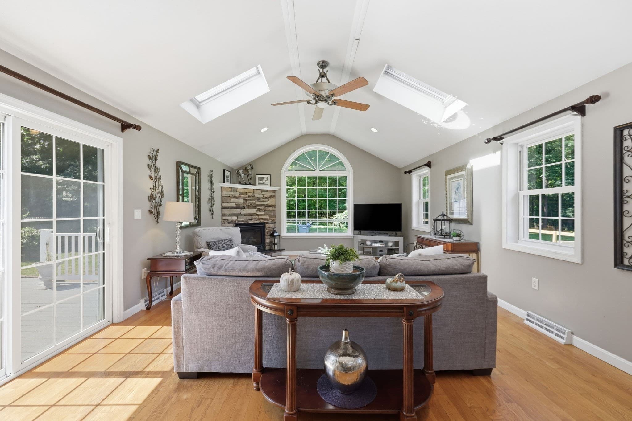 Single Family Residence at 37 Squirrel Rd, Springfield MA 01108, Springfield, photo 12 of 42