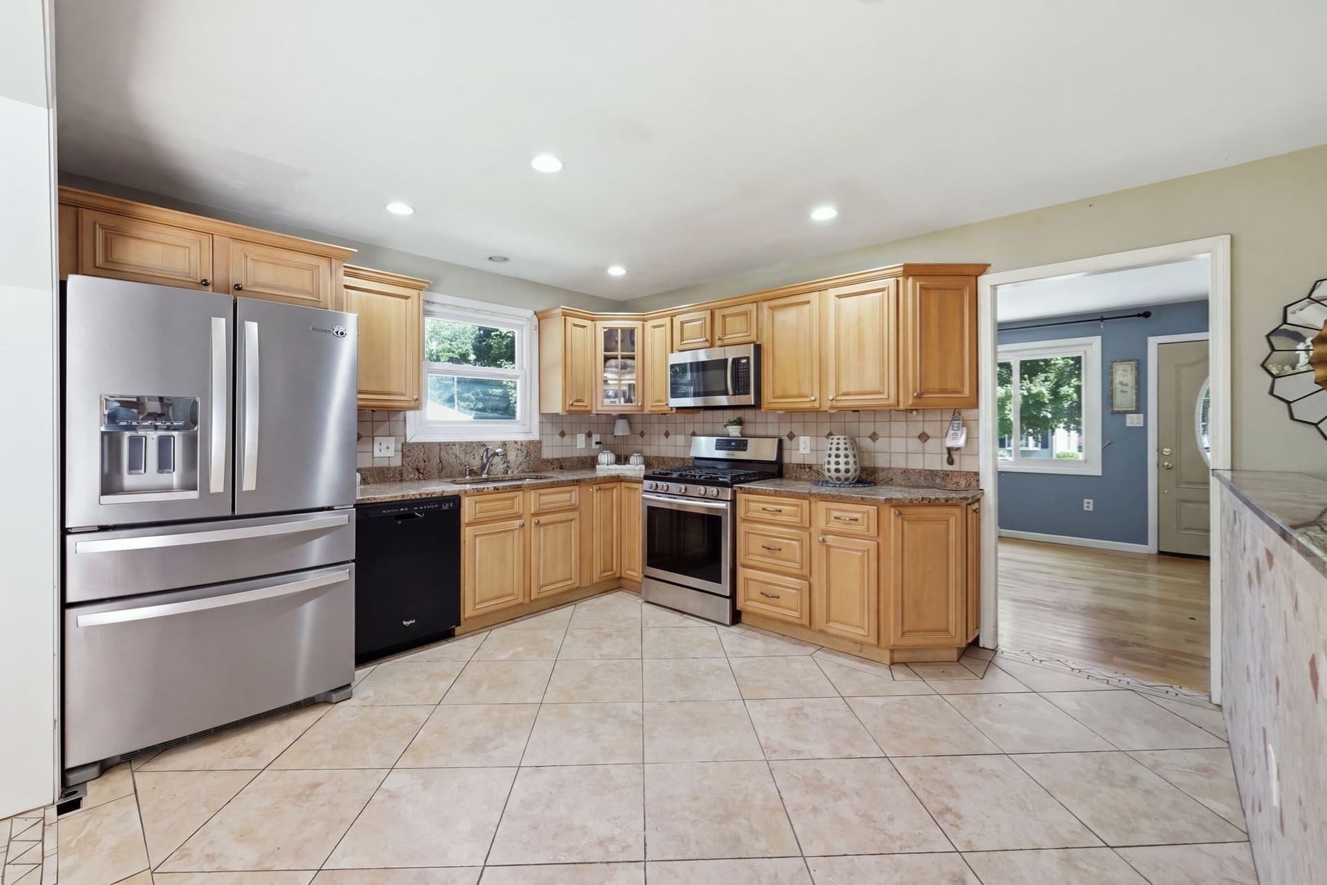 Single Family Residence at 37 Squirrel Rd, Springfield MA 01108, photo 9 of 42