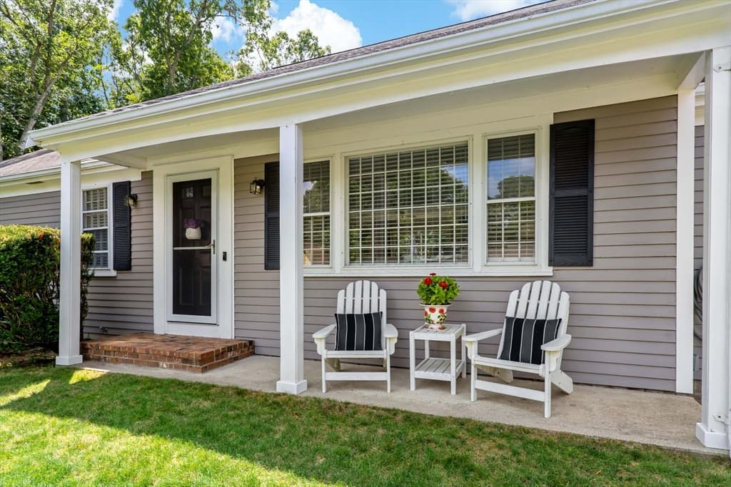 65 Kings Row Dr, Dennis MA 02641