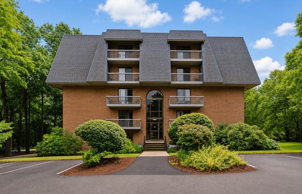 65 Commons Dr # 210, Shrewsbury MA 01545
