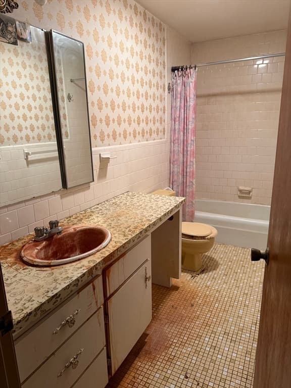 Single Family Residence at 1 Red Gate Road, Essex MA 01929, Essex, photo 8 of 15