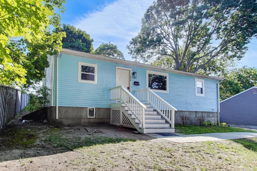 14 Hull St, Quincy MA 02169 photo 2