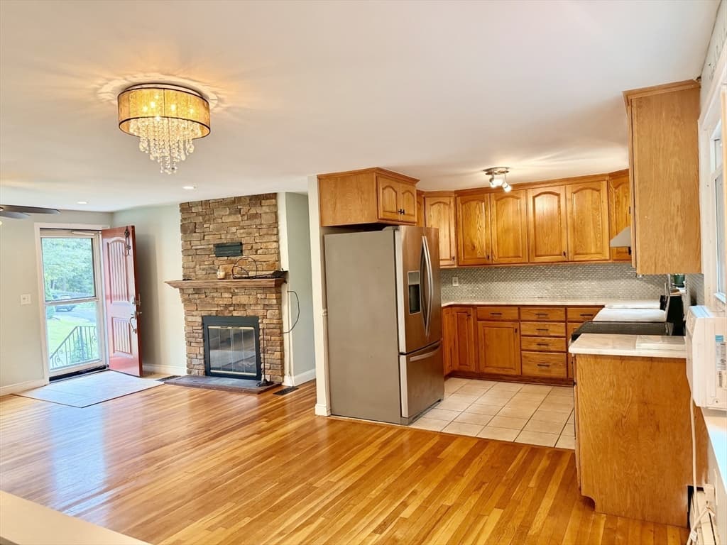 57 Laurel Ln, Bellingham MA 02019 photo 9